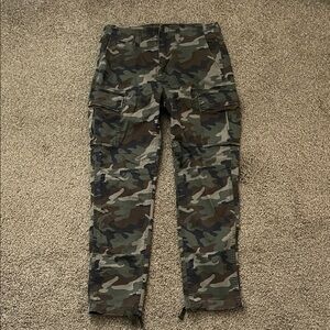 American Eagle Outfitters Green Camouflage Cargo Pants
